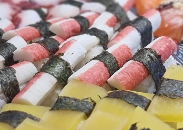 Slide 12 - Nigiri de Kanikama y mango