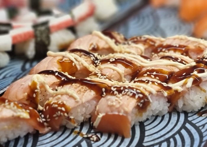 Slide 12 - Nigiri salmón flambeado